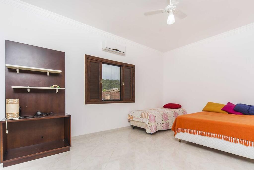 Holiday home Casa Confortavel E Ampla Com Piscina E Bilhar!