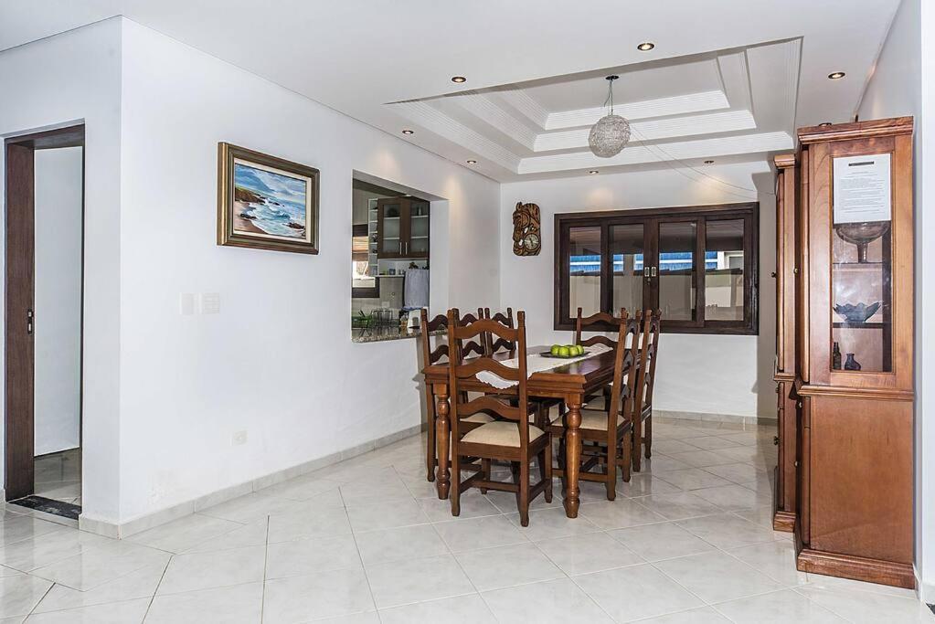 Holiday home Casa Confortavel E Ampla Com Piscina E Bilhar! *