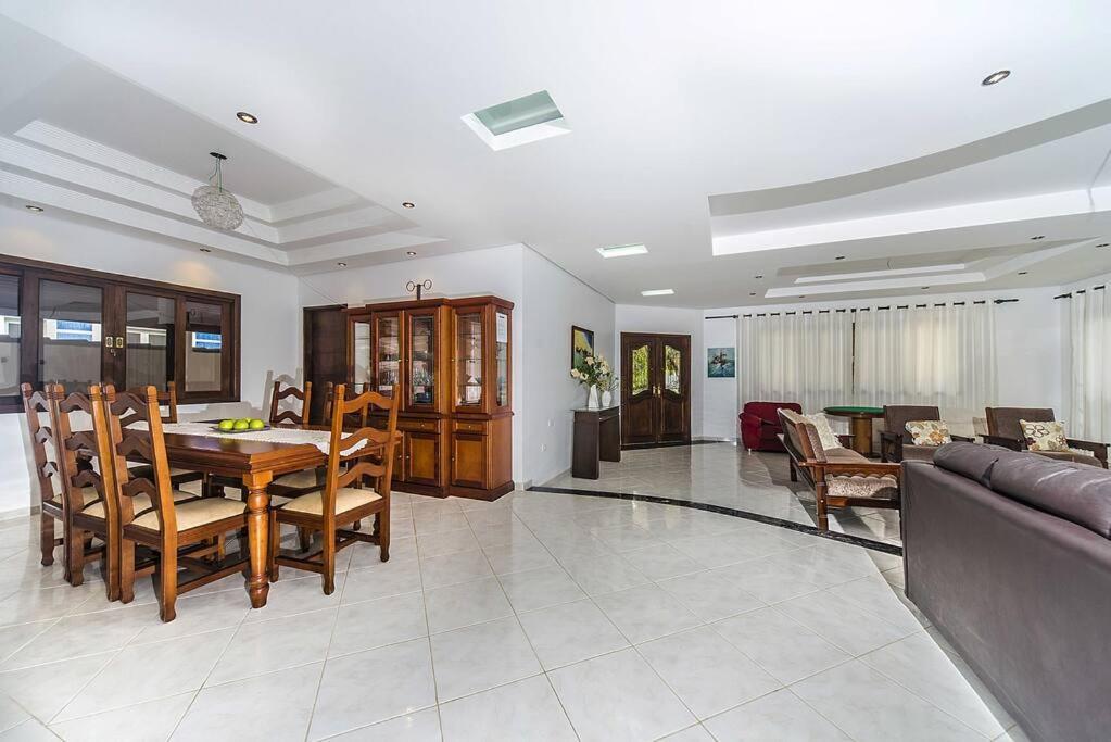 Casa Confortavel E Ampla Com Piscina E Bilhar! Ubatuba
